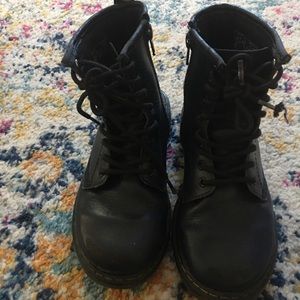 Dr Martens boots size 2 Selling in a bundle only
